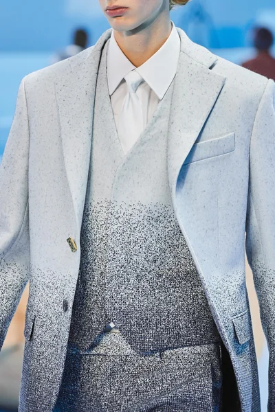 Look 38